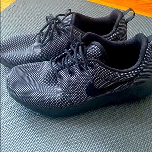 Nike women’s black patterned sneakers, 8.5